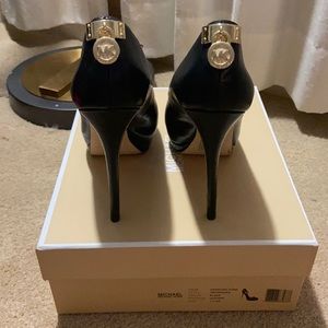Michael kors high heel shoes 7.5M